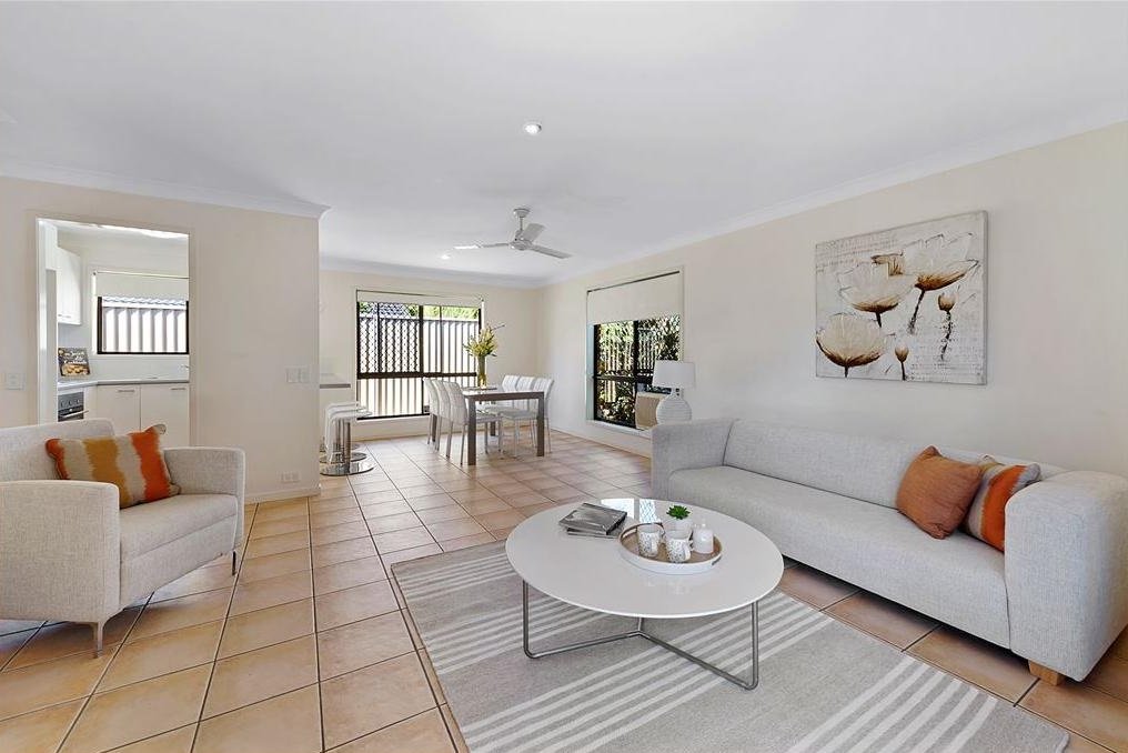 2/17 Gardiners Place SOUTHPORT 2