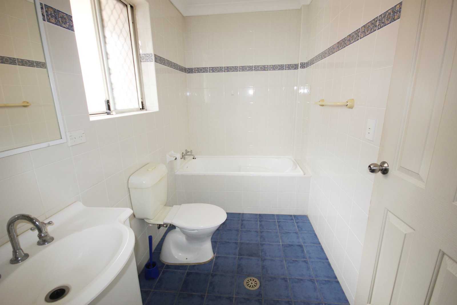 2/17 Graham Road NARWEE 5