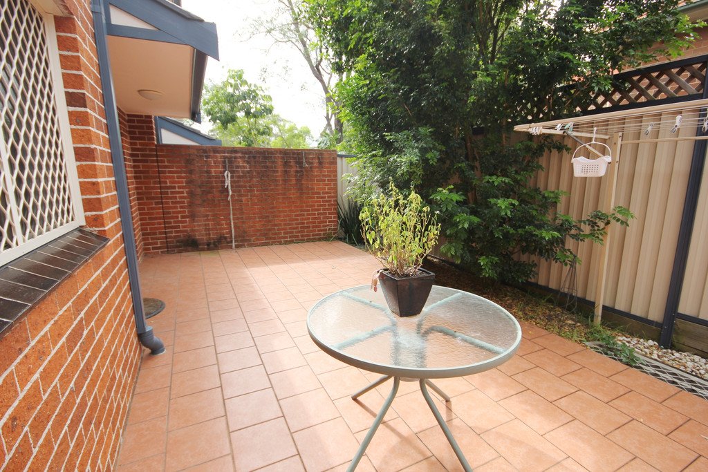 2/17 Graham Road NARWEE 8