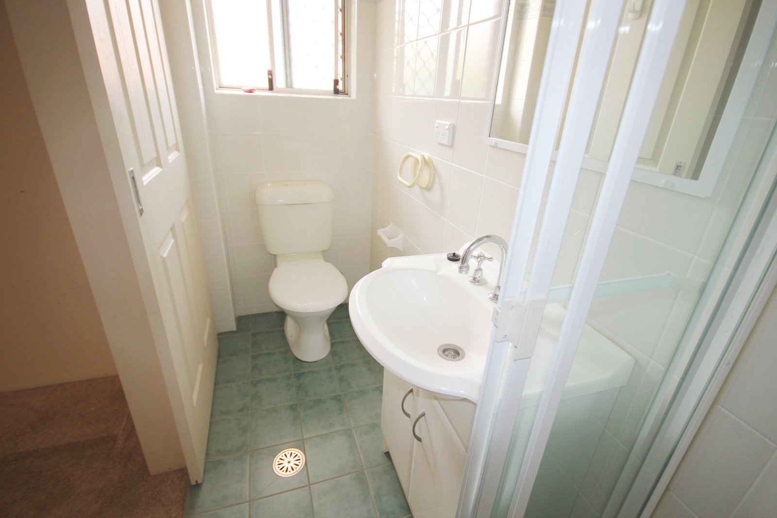 2/17 Graham Road NARWEE 7