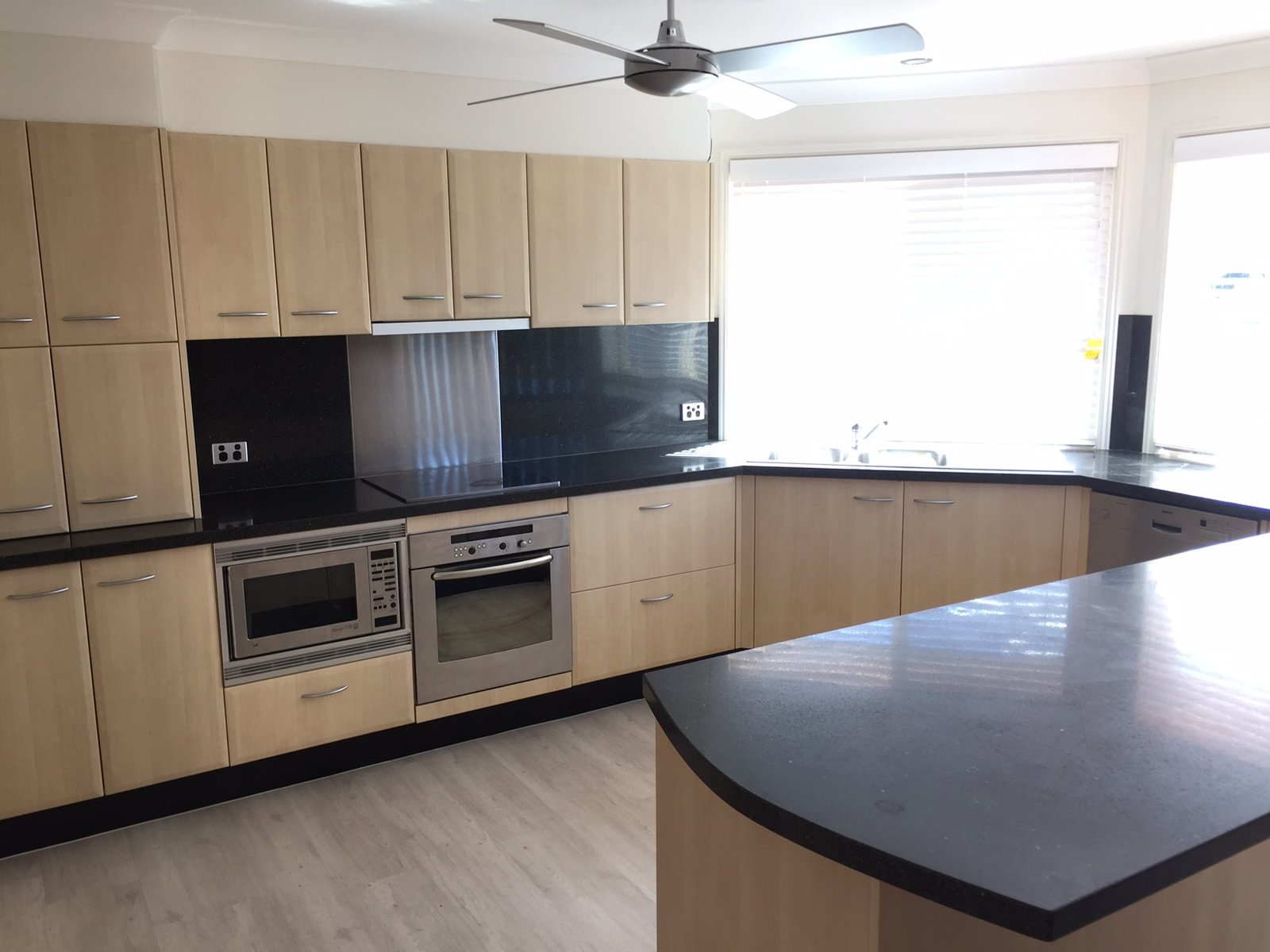 217 Markeri Street MERMAID WATERS 3