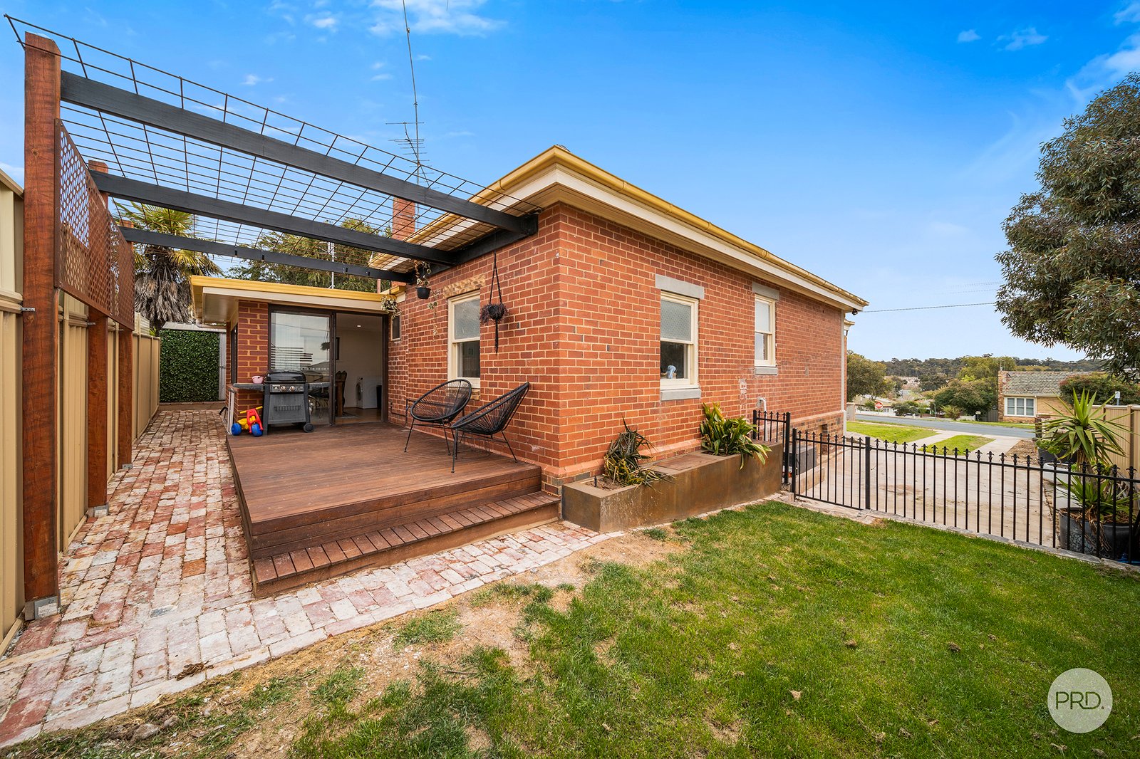 217 Neale Street FLORA HILL 11