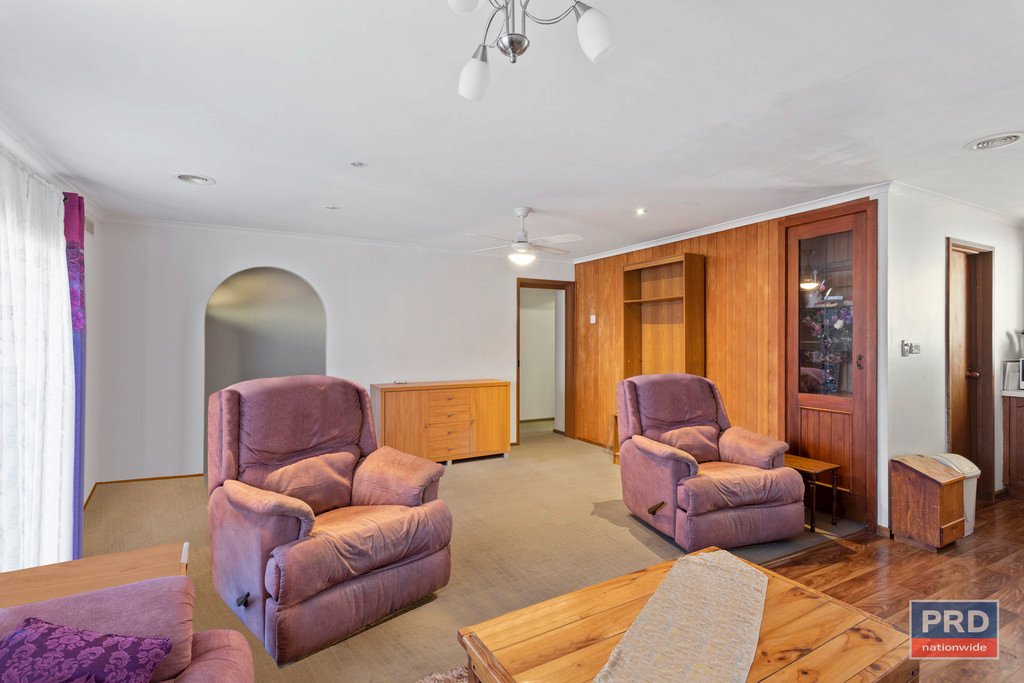 2/17 Neale Street KENNINGTON 3