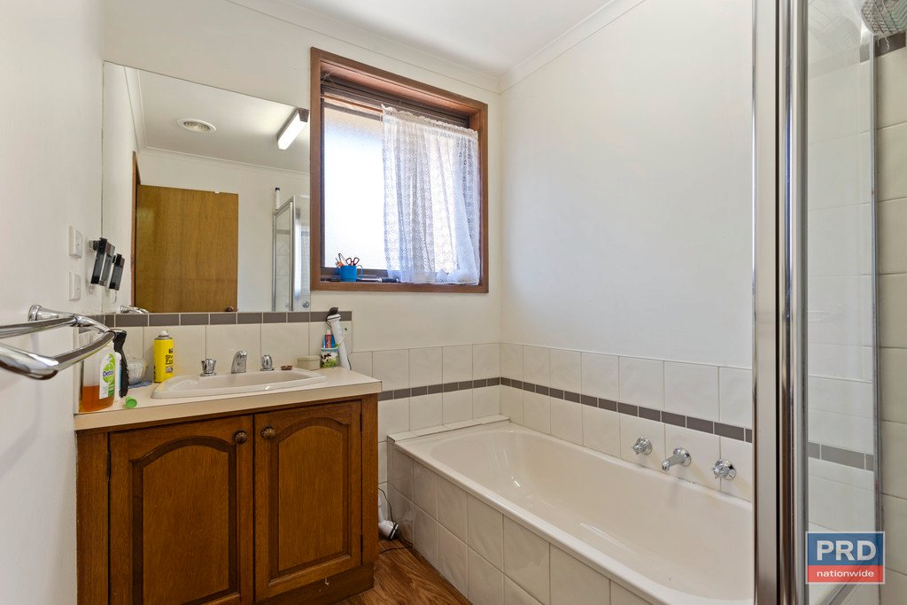 2/17 Neale Street KENNINGTON 8