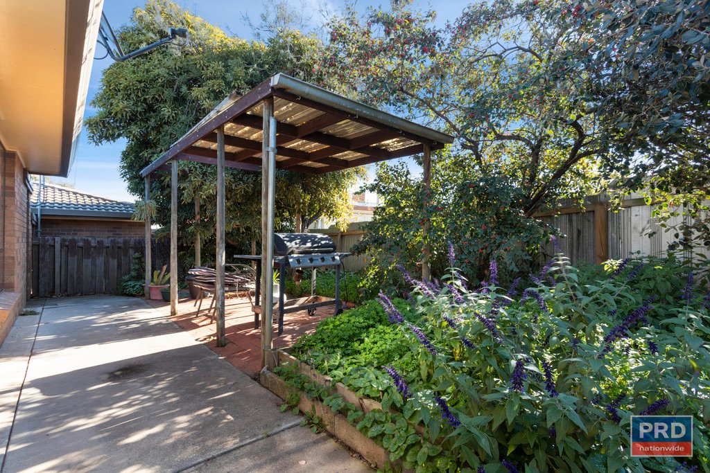 2/17 Neale Street KENNINGTON 11