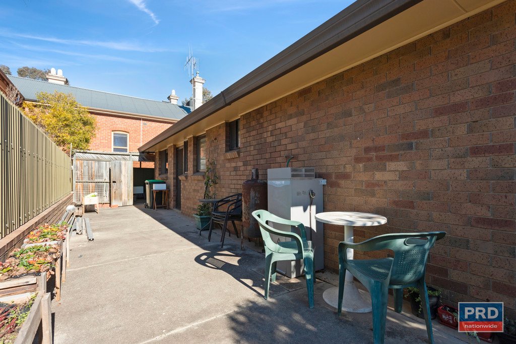 2/17 Neale Street KENNINGTON 12