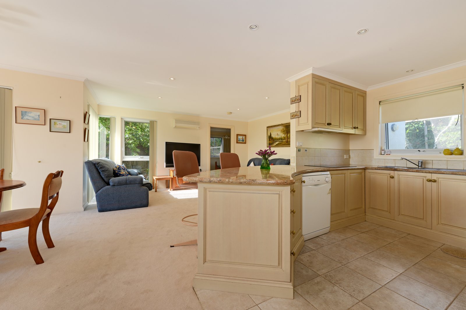 2/17 Rose Court SANDY BAY 6