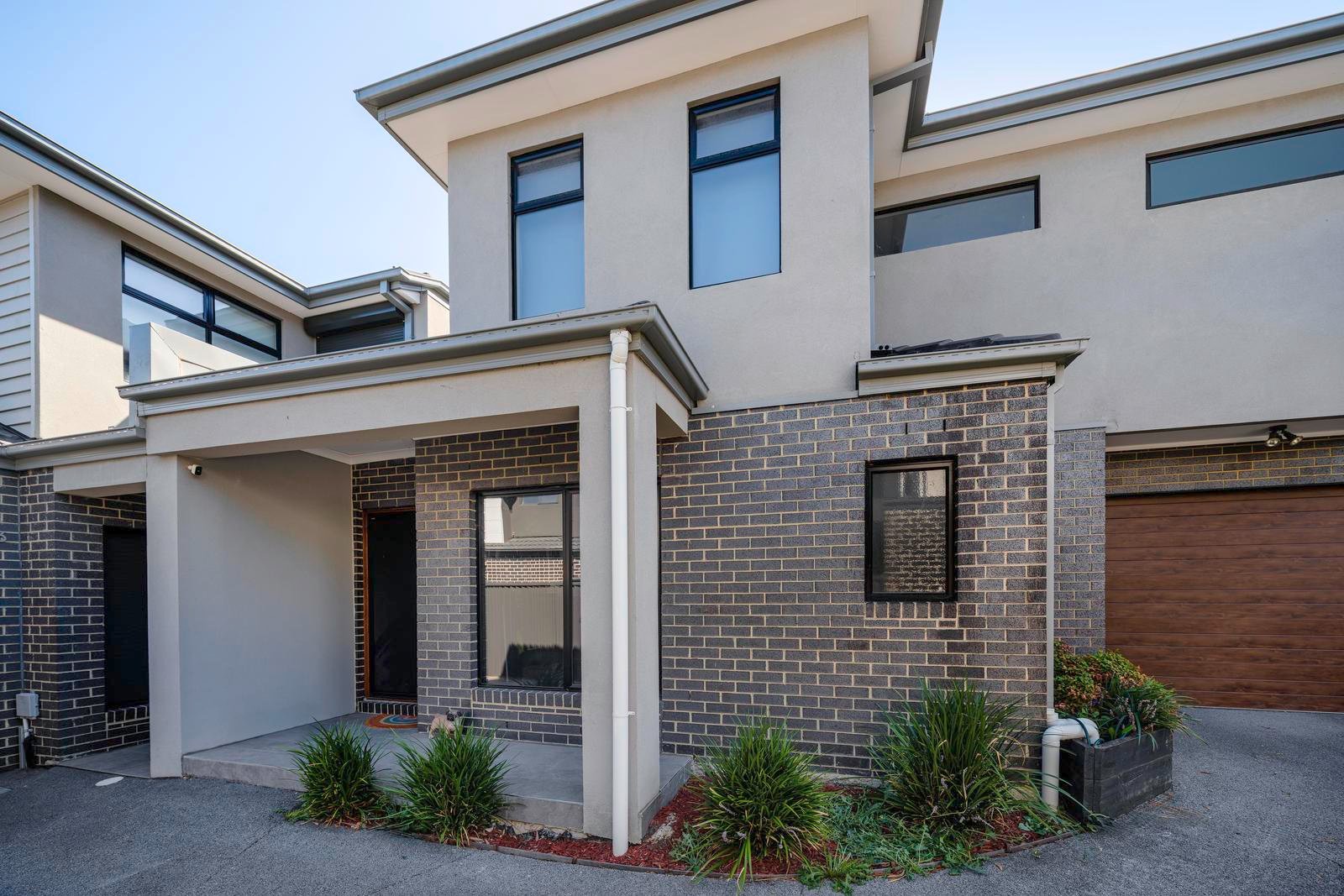 2/17 View Street, Glenroy VIC 3046