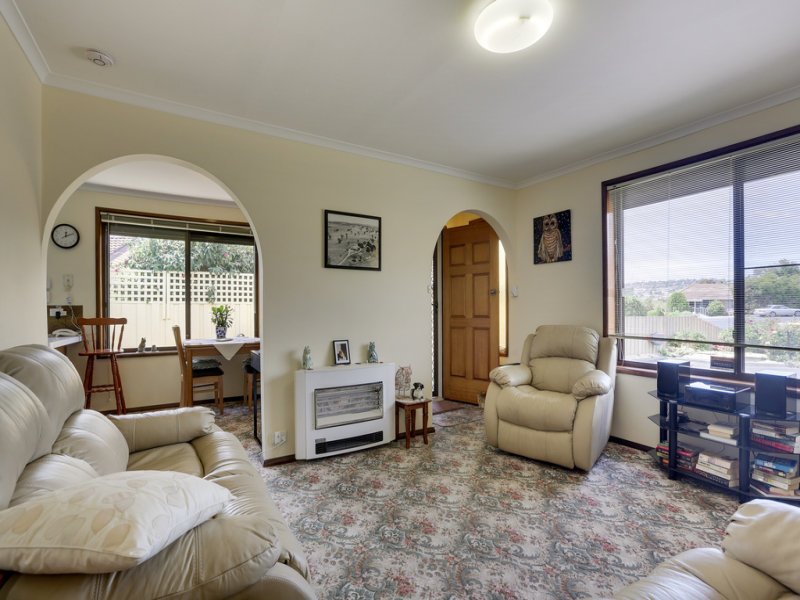 2/17 Walgett Place GLENORCHY 2