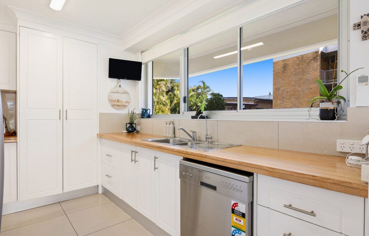 2/170-180 The Esplanade Burleigh Heads 10