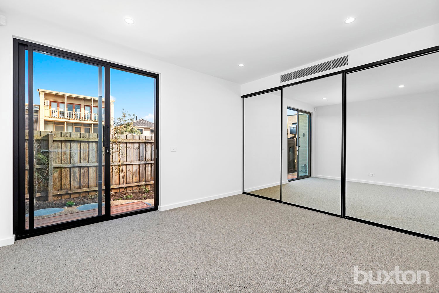 Gallery: 2/172 Nepean Highway