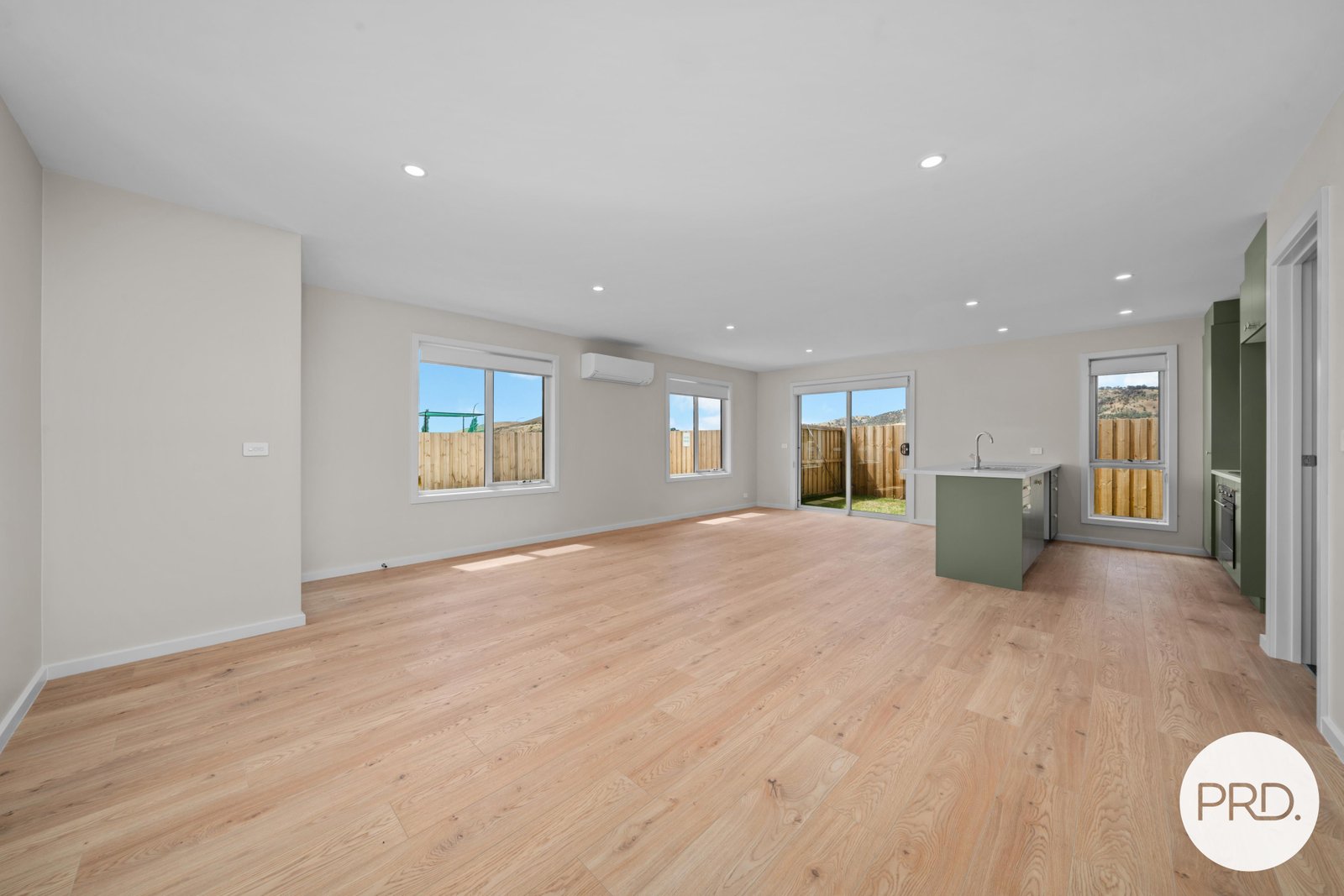 2/176 Main Street KEMPTON 13