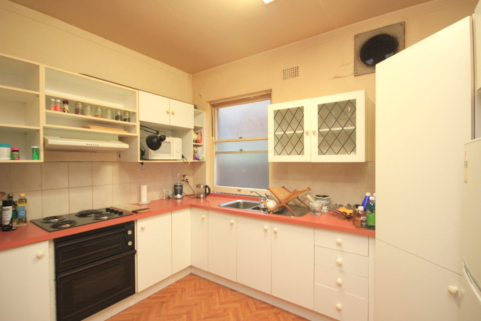 2/176 Russell Avenue DOLLS POINT 3