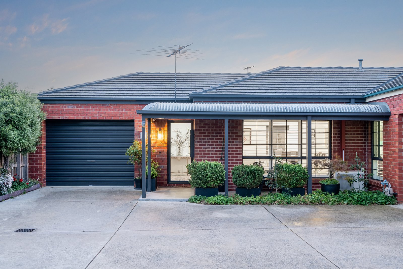 Gallery: 2/176 South Valley Road