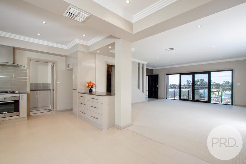 2/18-20 Railway Street WAGGA WAGGA 4