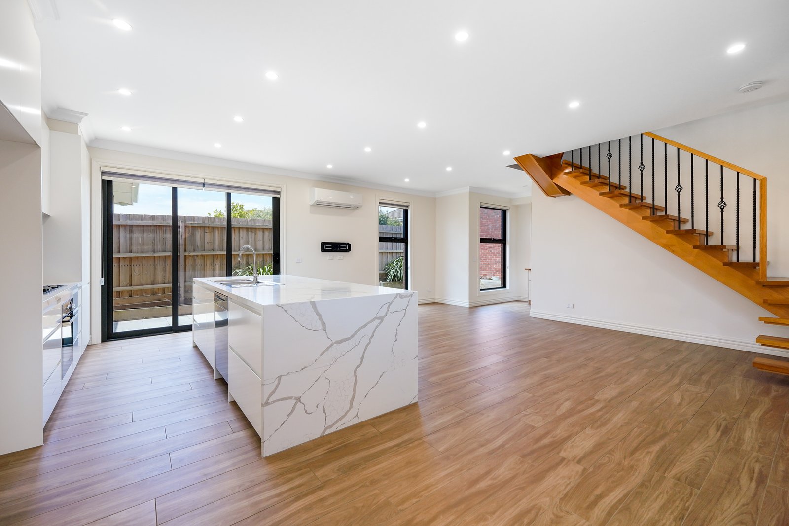 Gallery: 2/18 Batesford Road