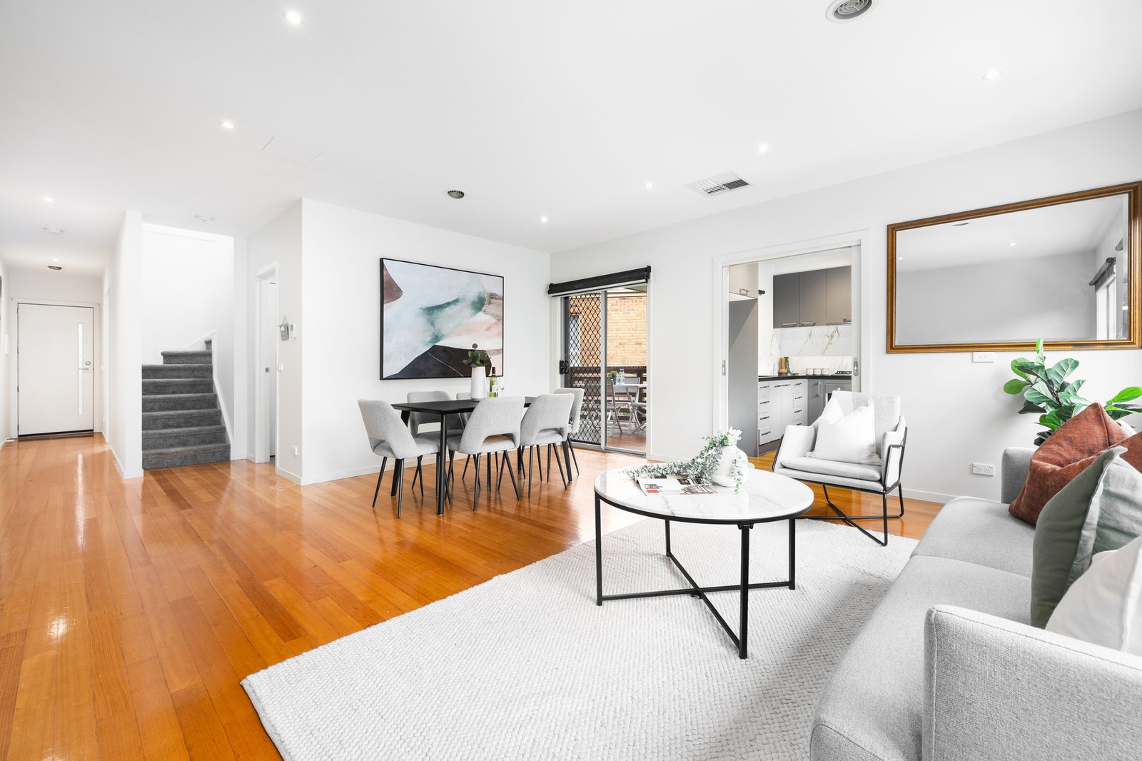 Gallery: 2/18 Cabena Crescent
