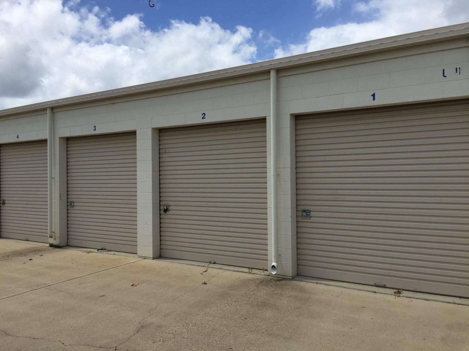 2/18 Carlo Drive CANNONVALE 1