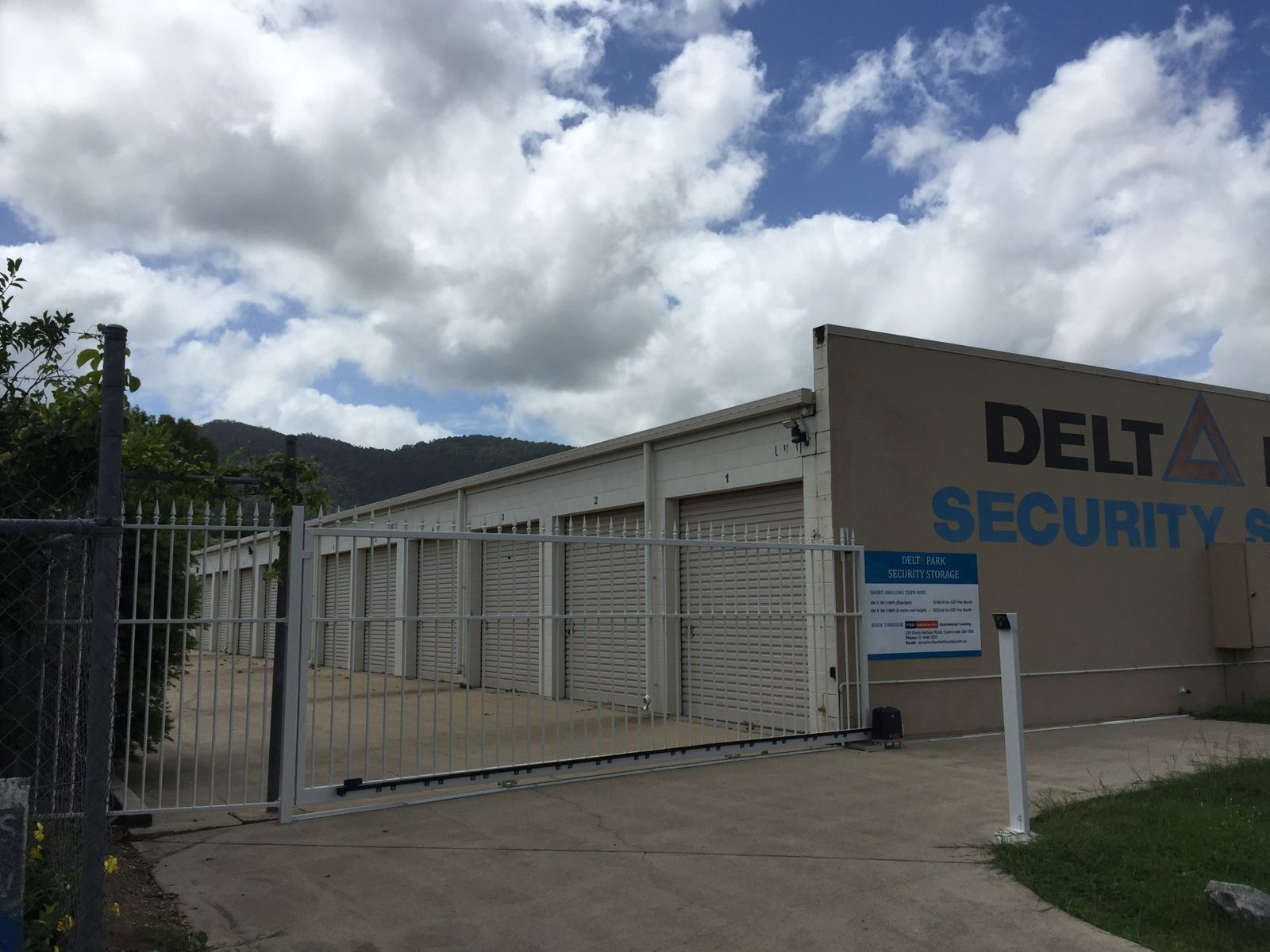 2/18 Carlo Drive CANNONVALE 2
