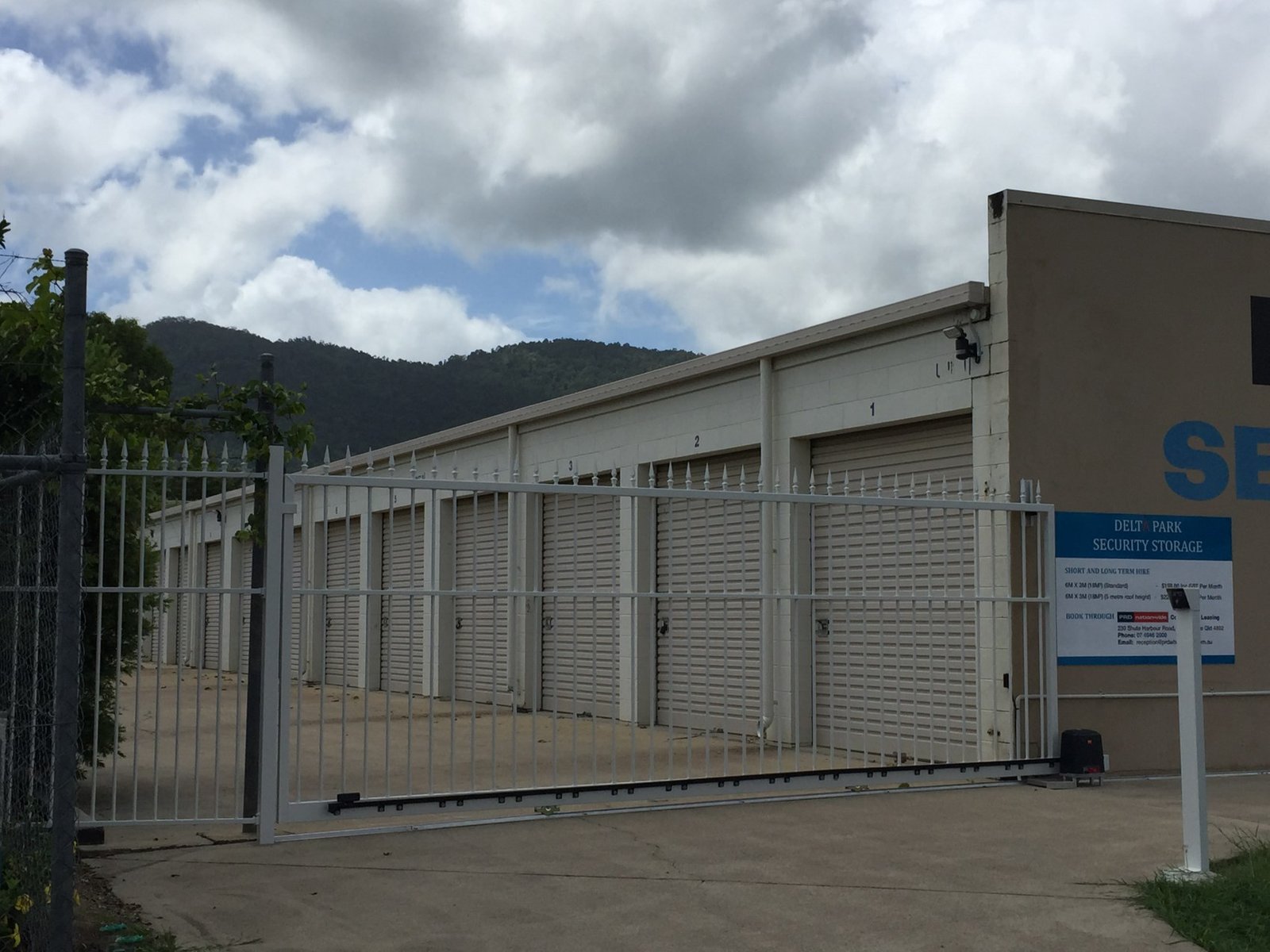 2/18 Carlo Drive CANNONVALE 3