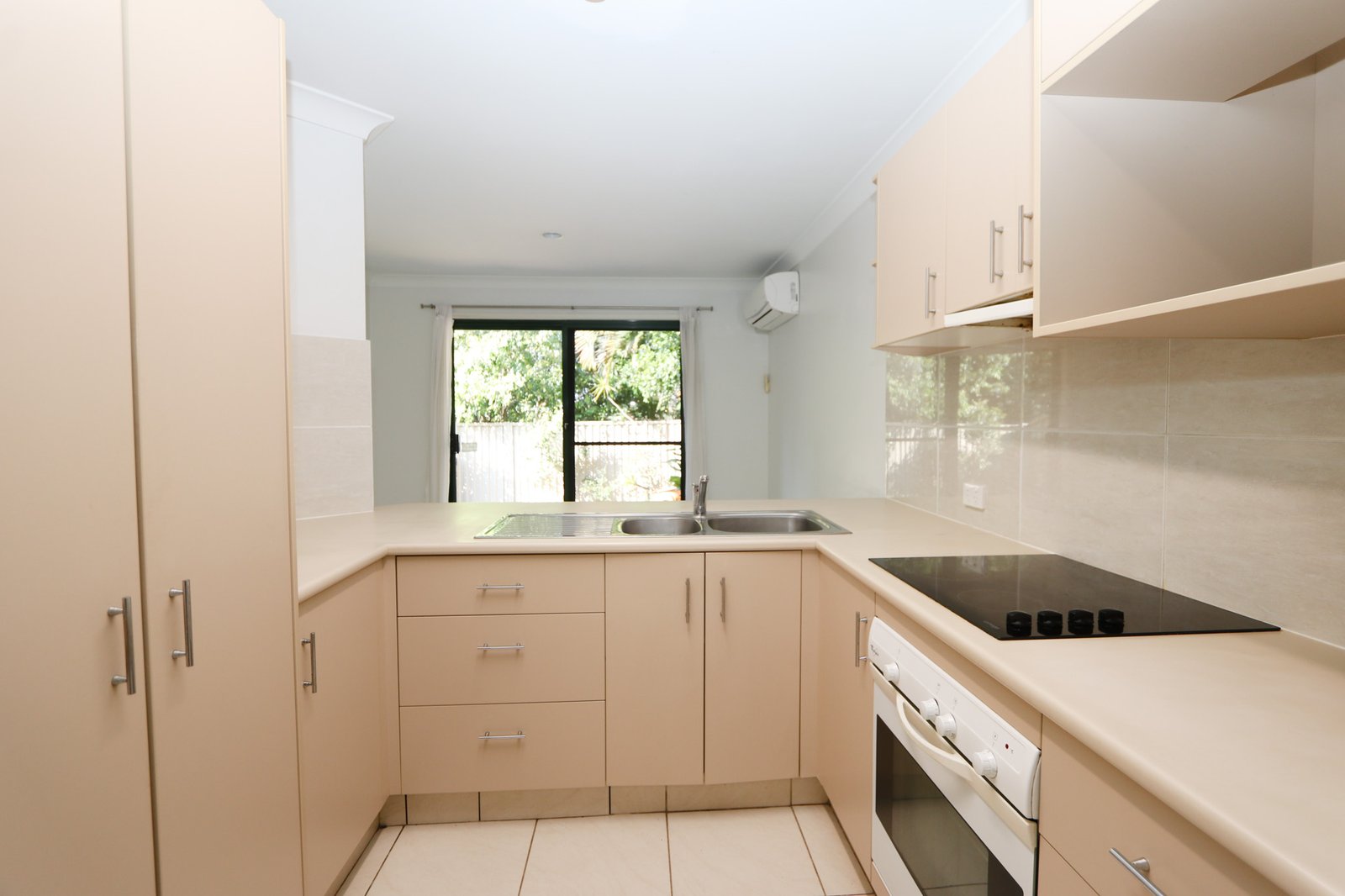 2/18 Doyalson Place HELENSVALE 7