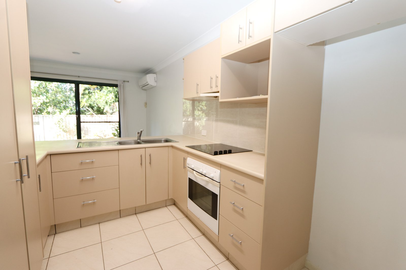 2/18 Doyalson Place HELENSVALE 8