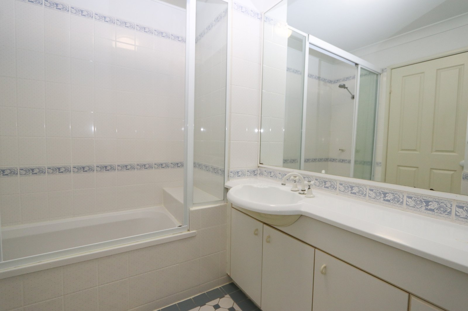 2/18 Doyalson Place HELENSVALE 14