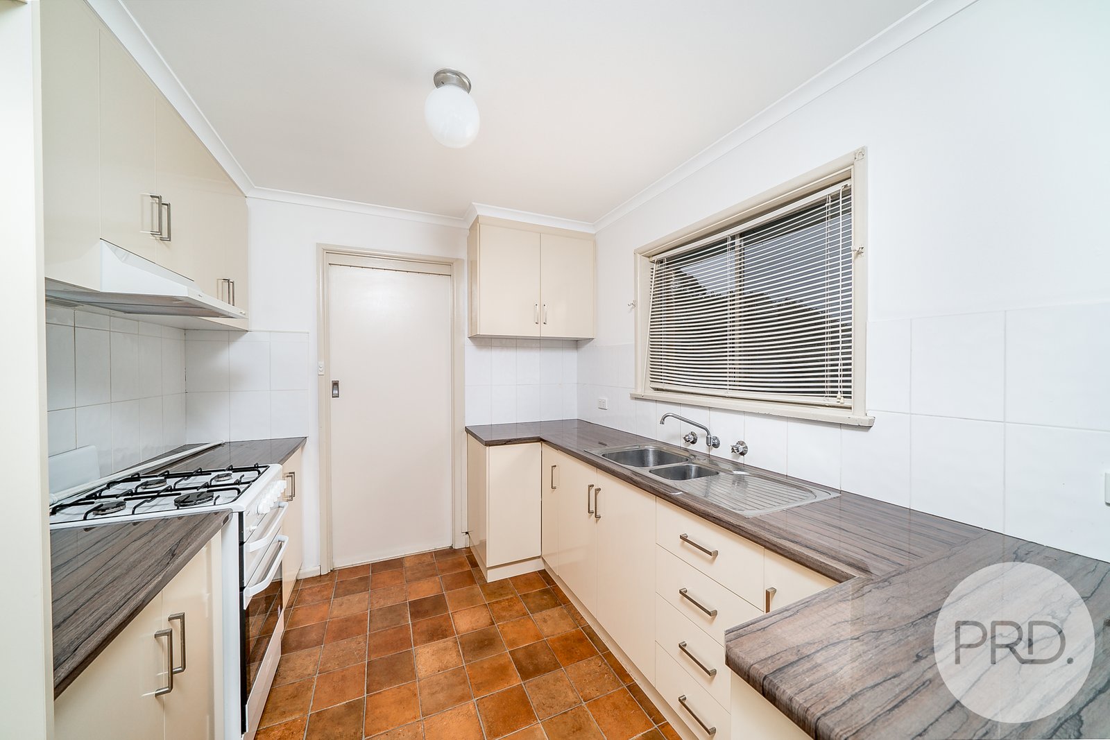 218 Fernleigh Road ASHMONT 3