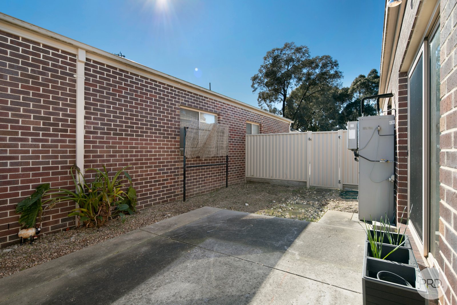 2/18 Gale Street CANADIAN 13