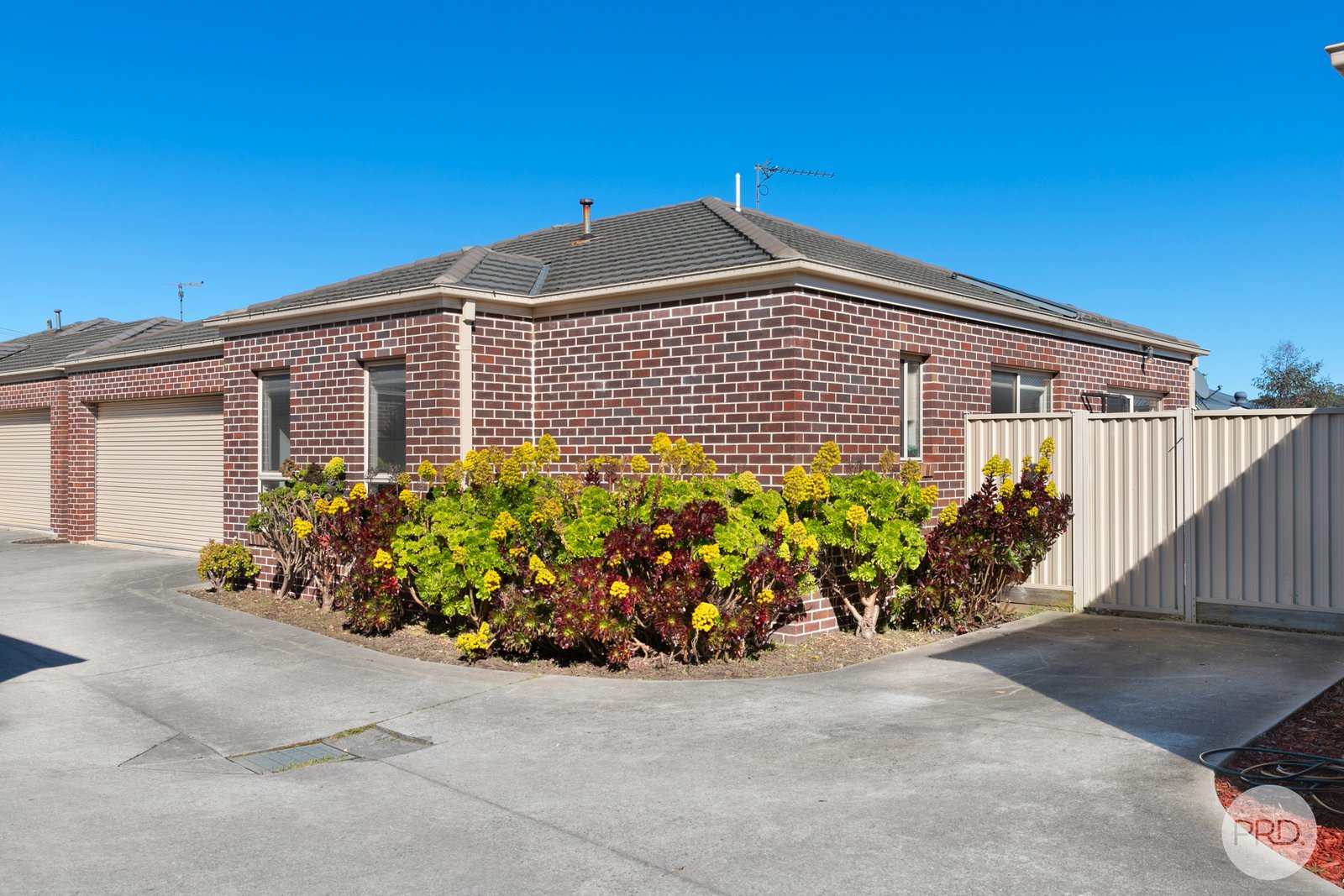 2/18 Gale Street CANADIAN 14