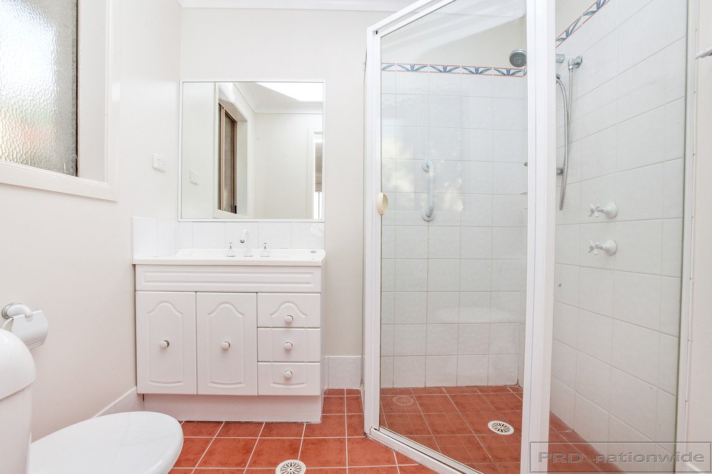 2/18 Jenna Drive RAWORTH 3