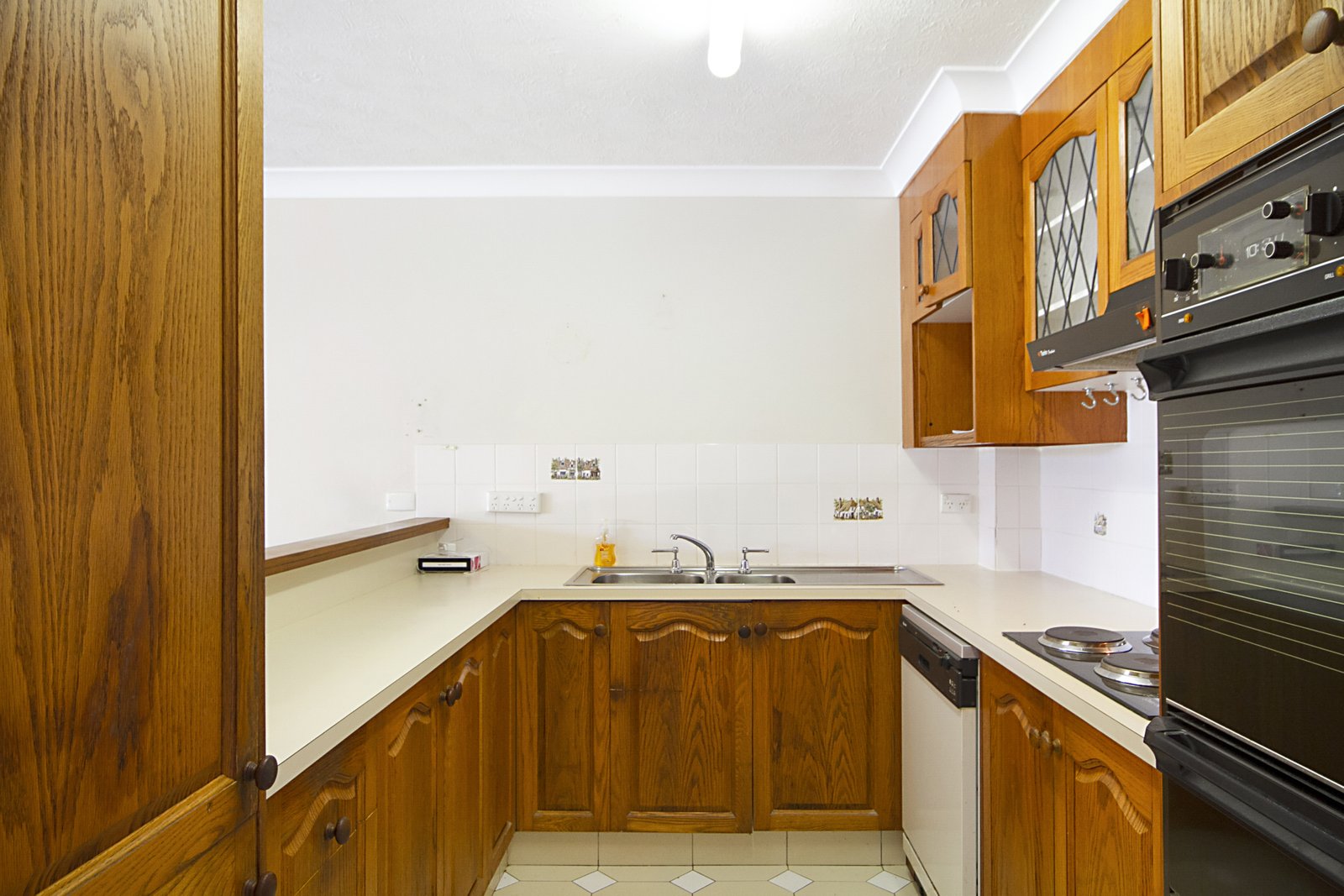 2/18 Lanham Street COOLANGATTA 4