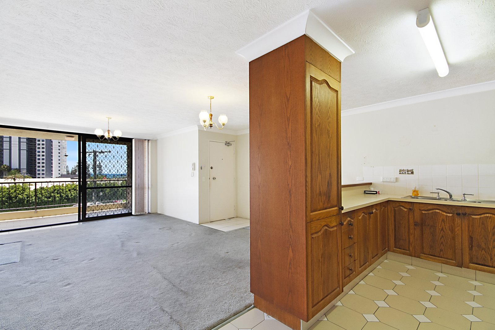 2/18 Lanham Street COOLANGATTA 5
