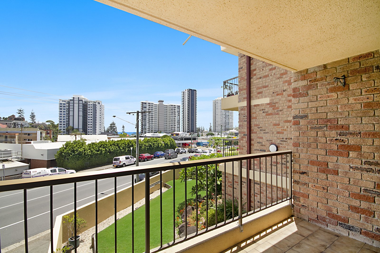 2/18 Lanham Street COOLANGATTA 9