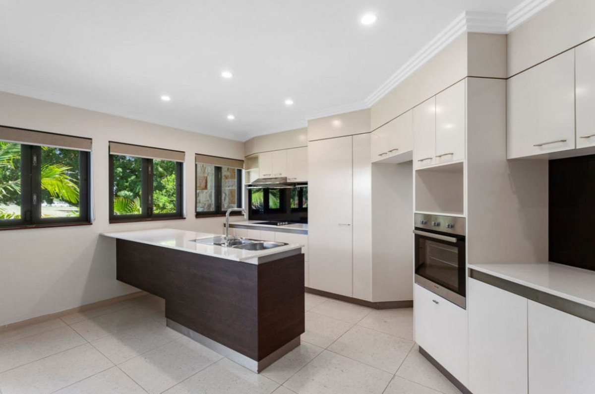 2/18 Menton Avenue Varsity Lakes 1