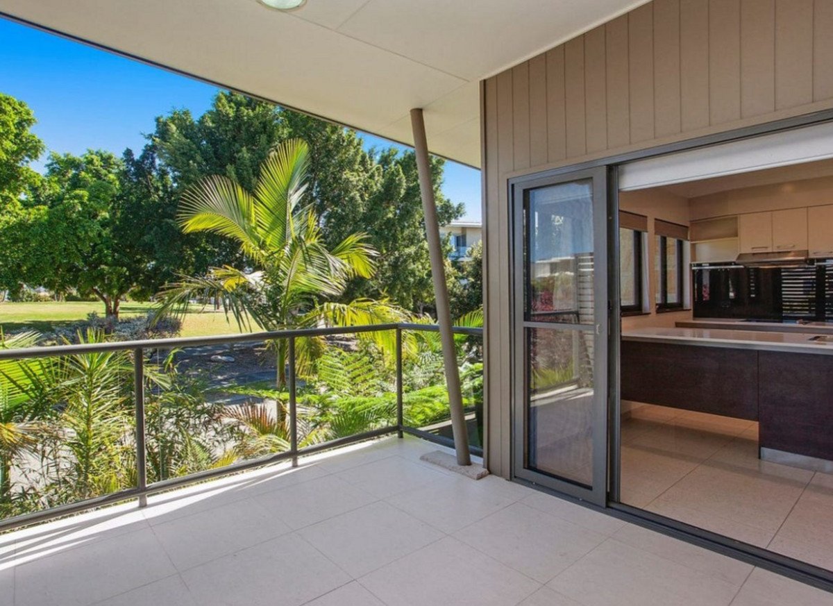 2/18 Menton Avenue Varsity Lakes 3