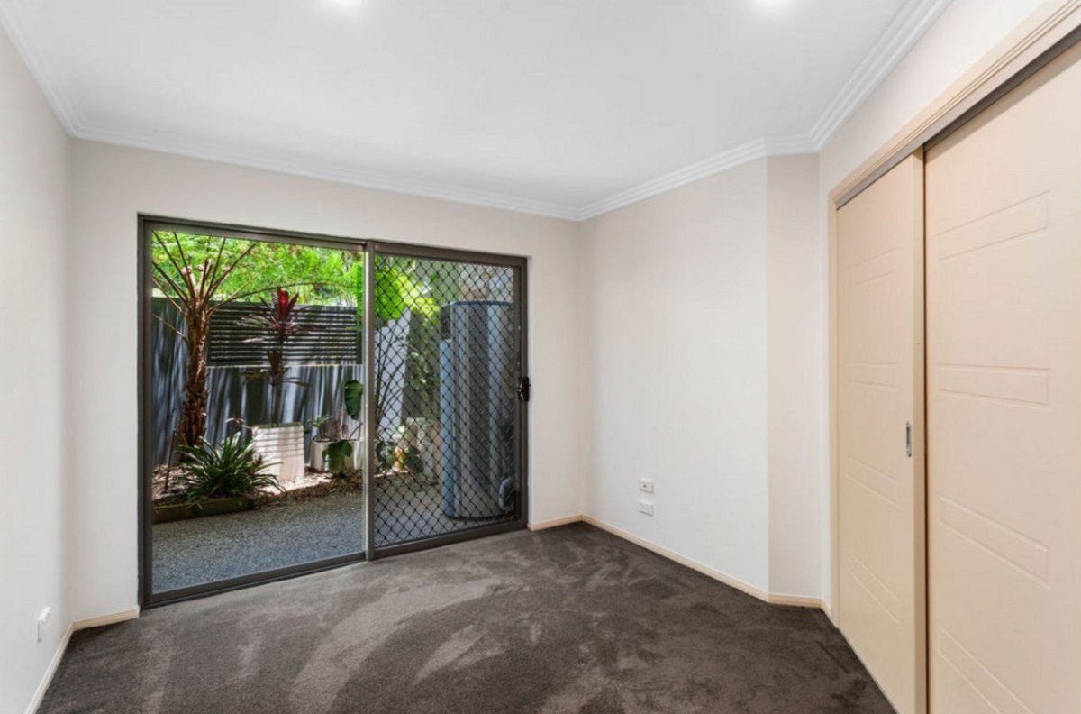 2/18 Menton Avenue Varsity Lakes 7