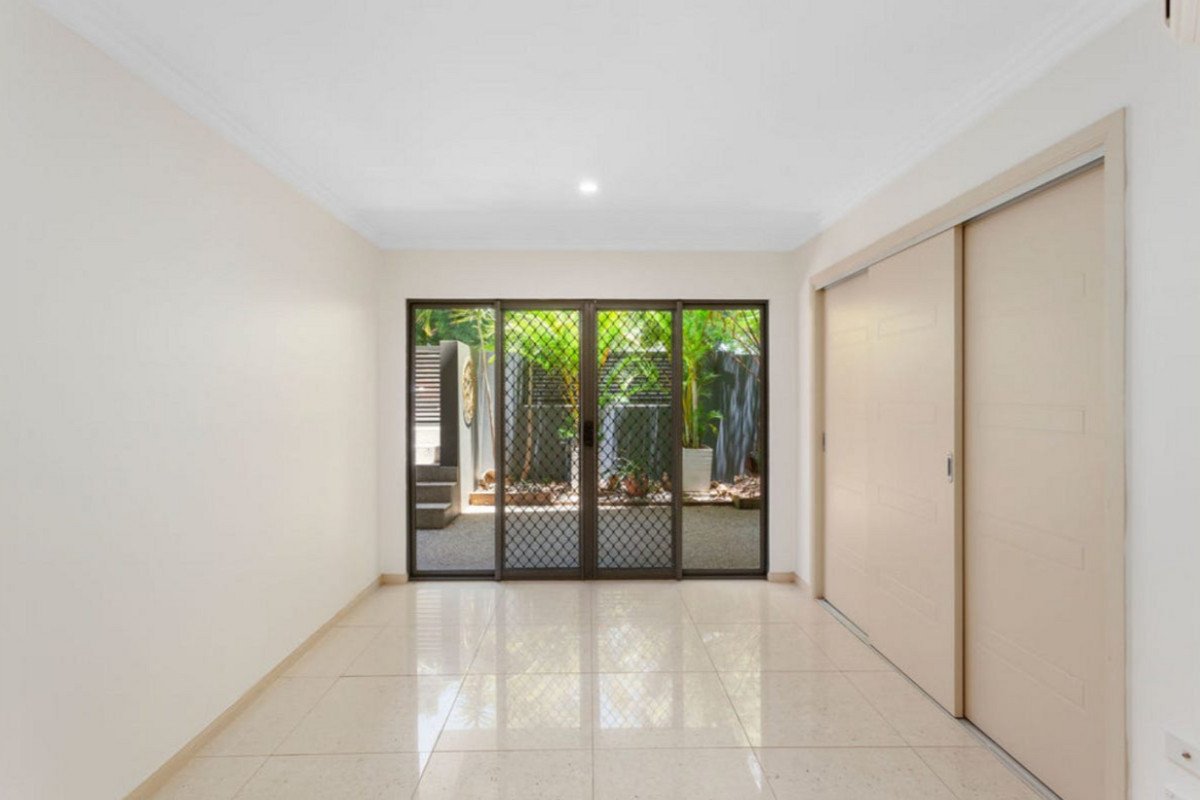 2/18 Menton Avenue Varsity Lakes 8