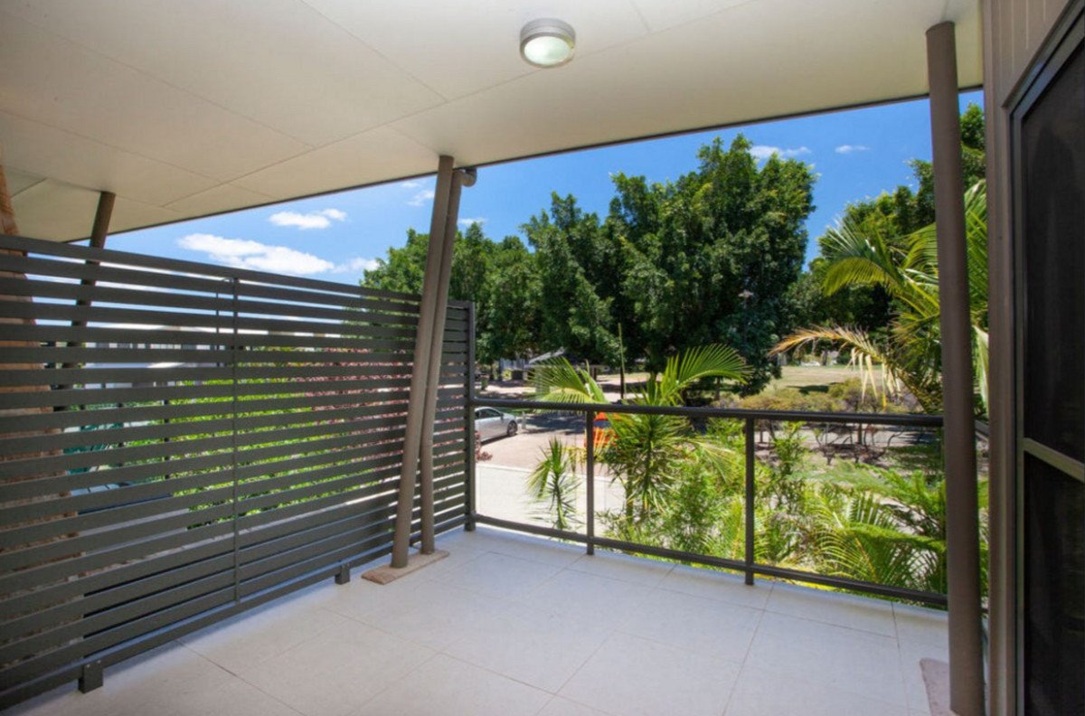 2/18 Menton Avenue Varsity Lakes 9