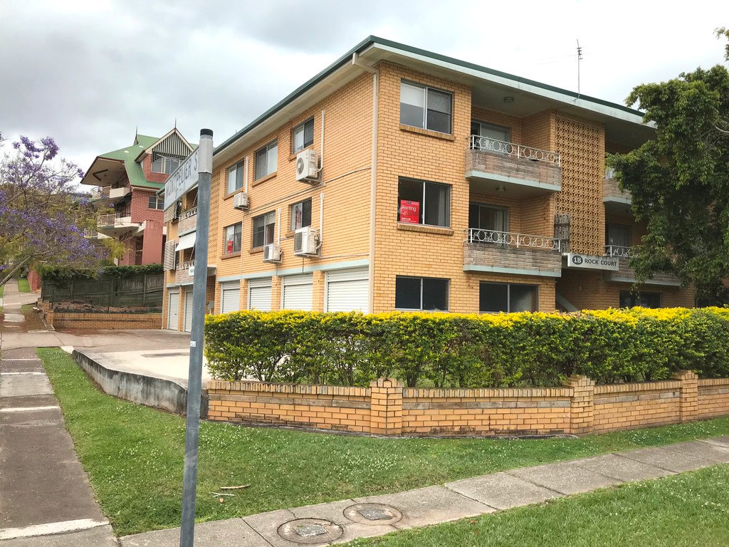 2/18 Oriel Road CLAYFIELD 1
