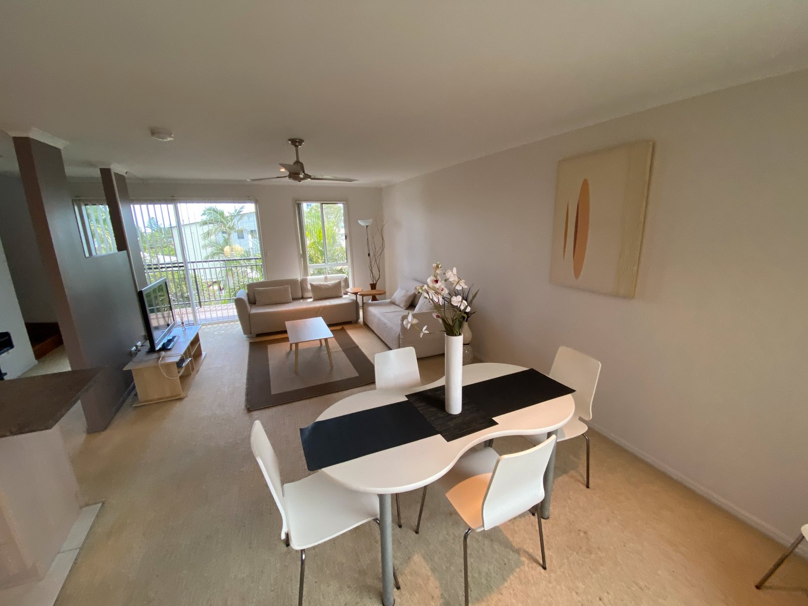 2/18 Pacific Avenue TANNUM SANDS 10