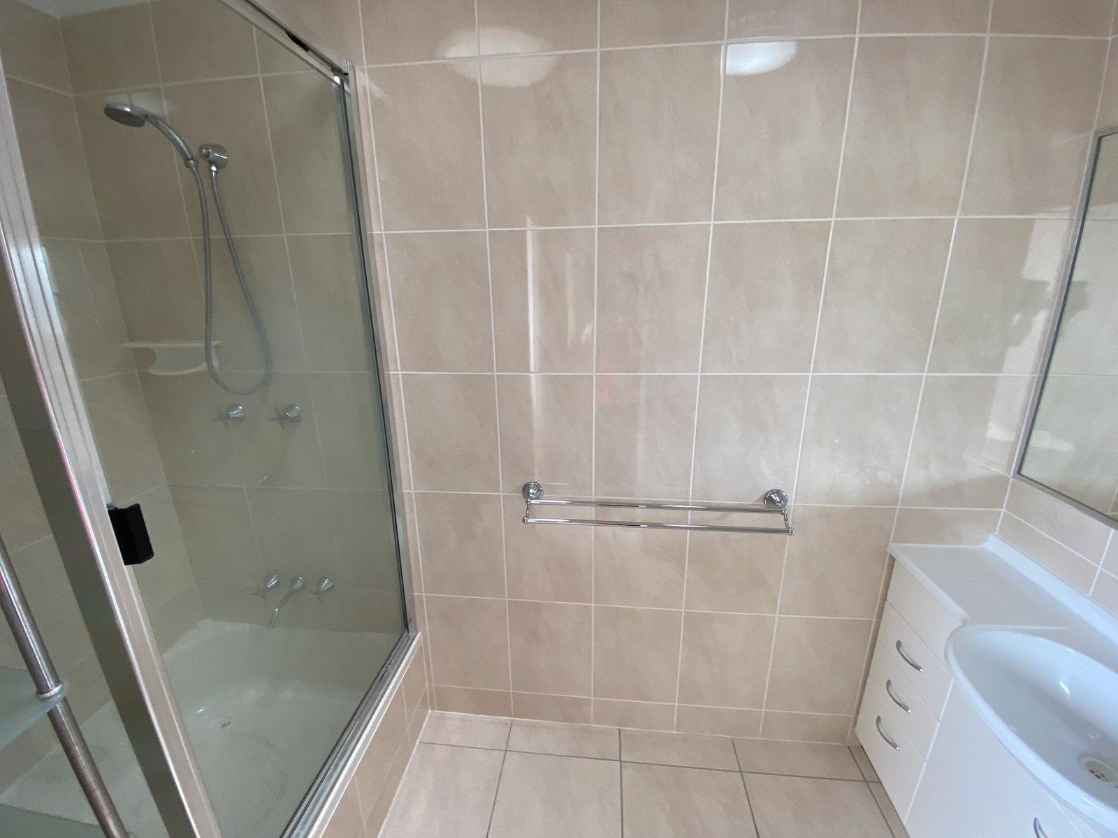 2/18 Pacific Avenue TANNUM SANDS 8