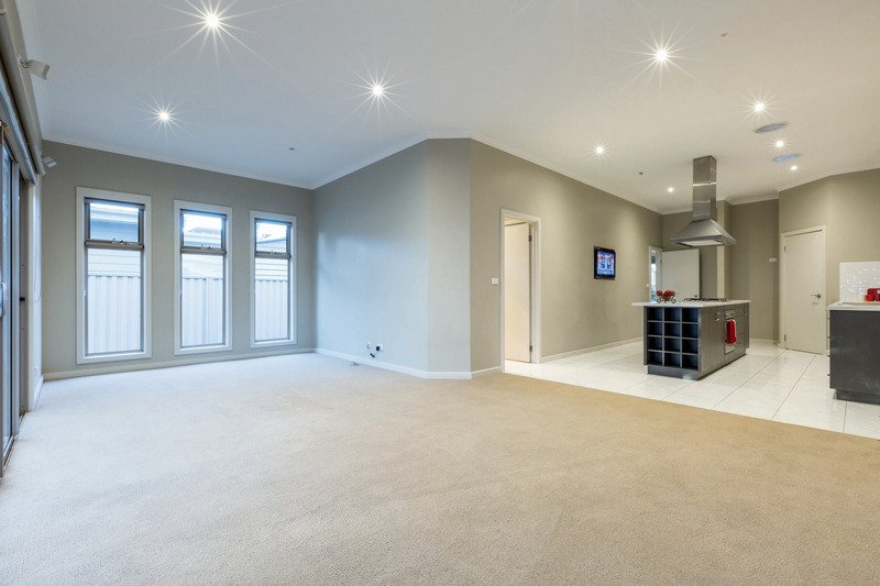 Gallery: 218 Raglan Street