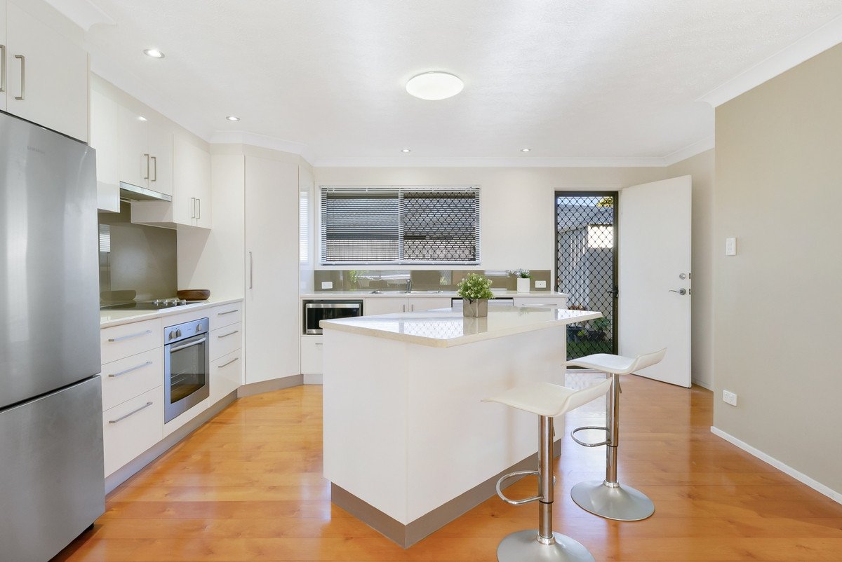 2/18 Snipe Street Miami 1