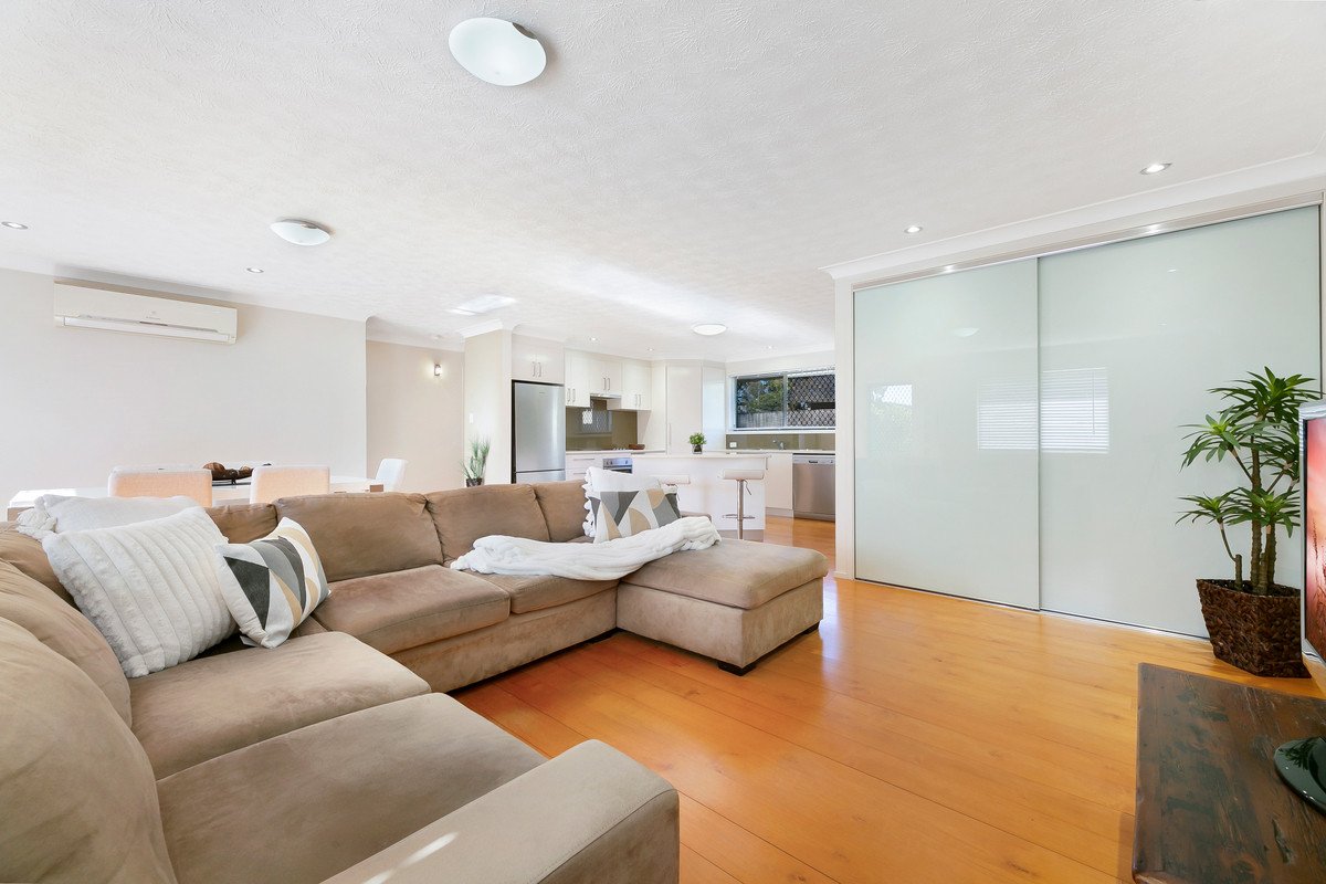 2/18 Snipe Street Miami 2