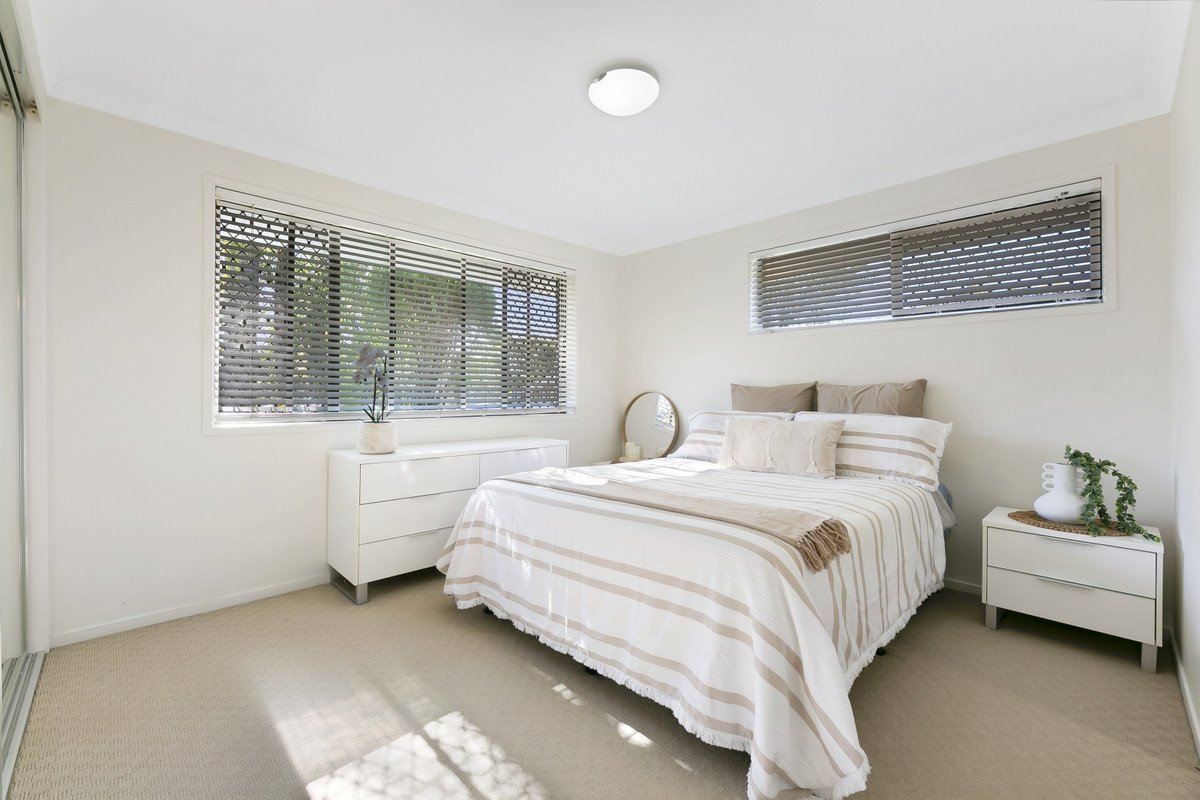 2/18 Snipe Street Miami 3