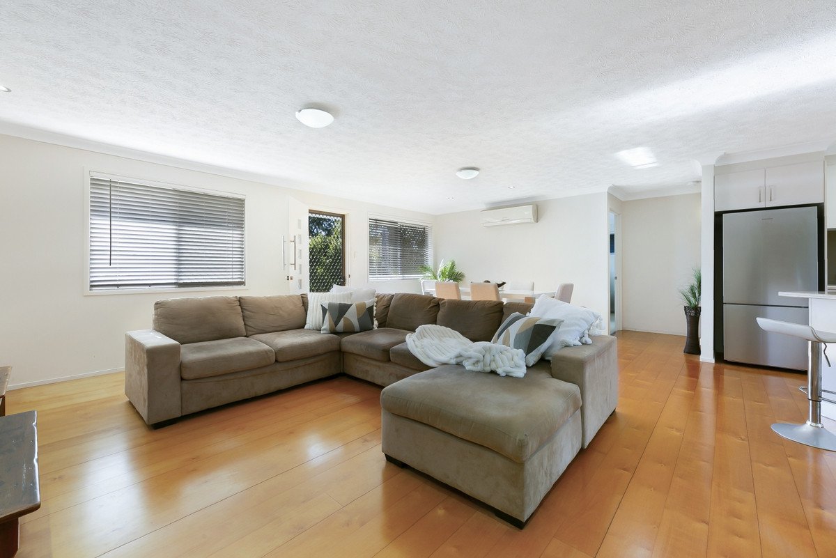 2/18 Snipe Street Miami 6