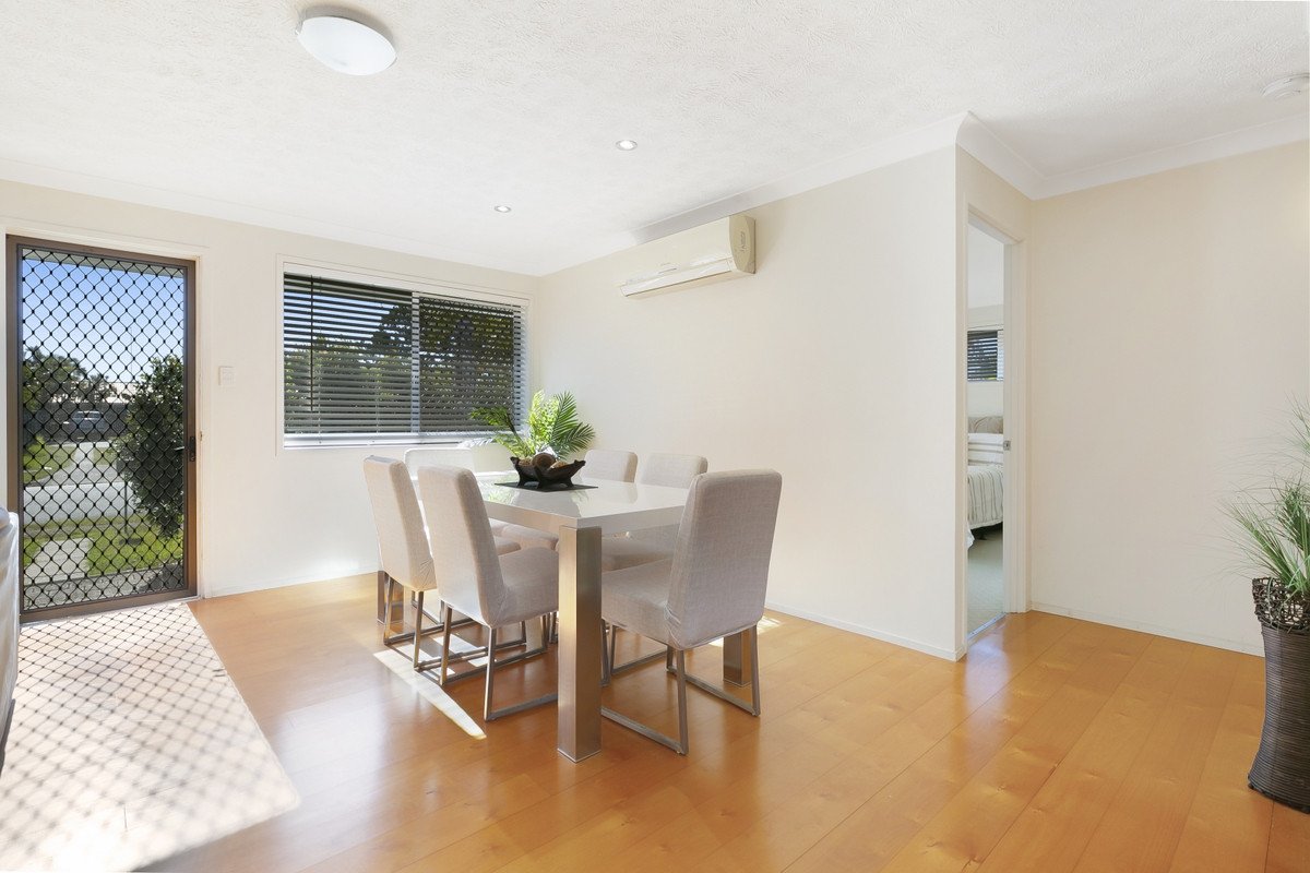 2/18 Snipe Street Miami 8