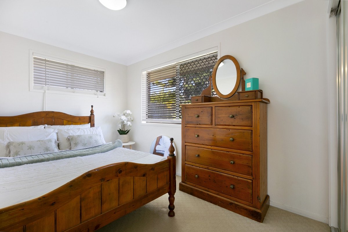 2/18 Snipe Street Miami 10