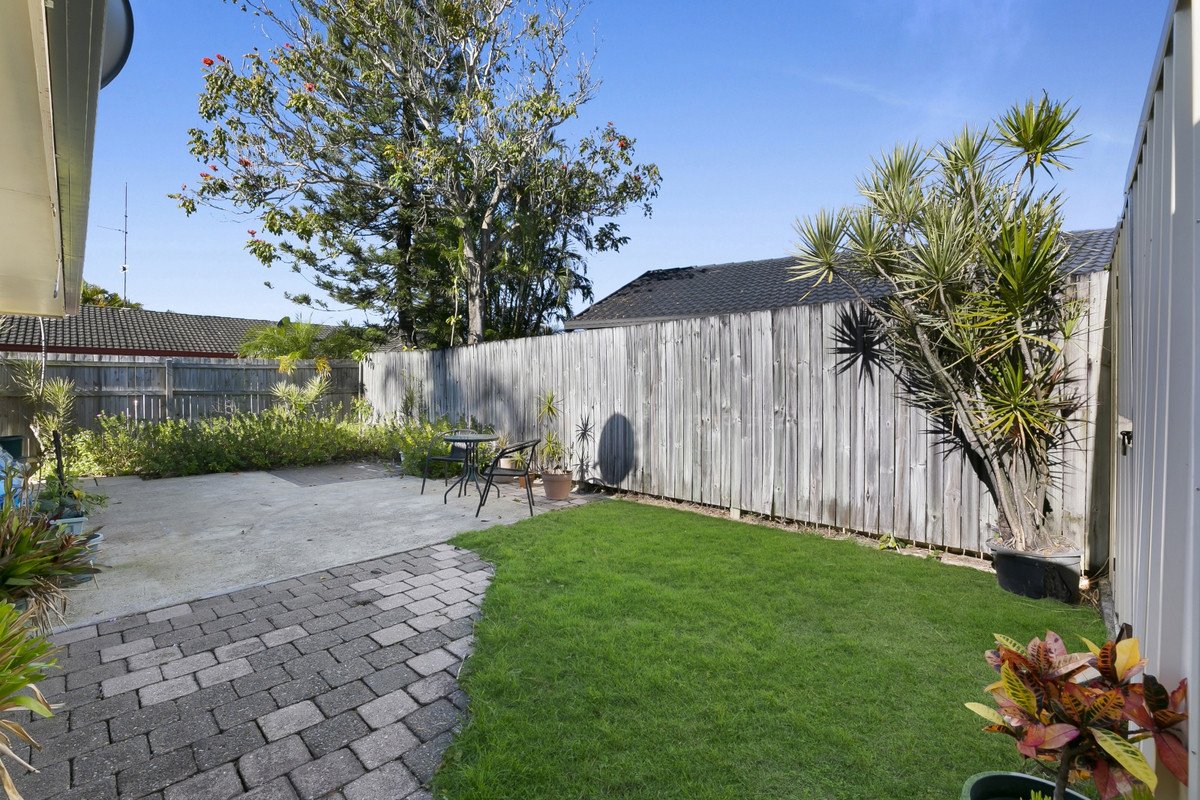 2/18 Snipe Street Miami 13